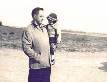 1952 David in Dads arm